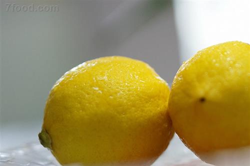 祛除色斑可多喝柠檬汁 几种祛斑的有效饮品_食