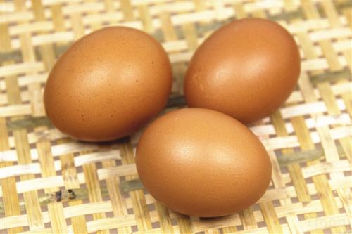 吃鸡蛋会提高胆固醇