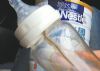 济南市民给新生儿喂雀巢奶粉 奶瓶中漂浮6厘米长虫子