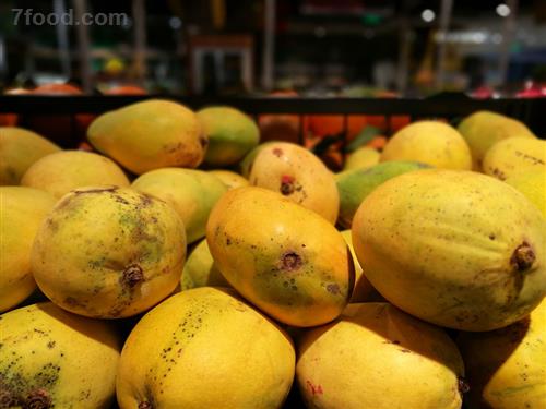 芒果的营养功效有哪些,为什么有的人吃芒果会
