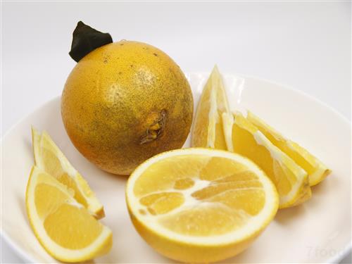 柠檬：柠檬含丰富的维生素C