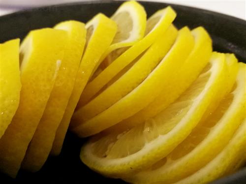 橘子和柠檬同食会导致消化道溃疡穿孔