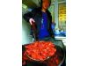 揭秘上海小龙虾市场潜规则：洗虾粉泡出鲜亮小龙虾