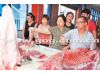 贵阳首家大学生猪肉连锁店开业 市民争相购买