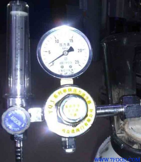 单级带流量管减压器