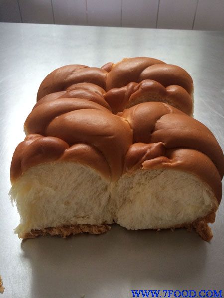 青岛美佳城老式面包花式豆沙面包